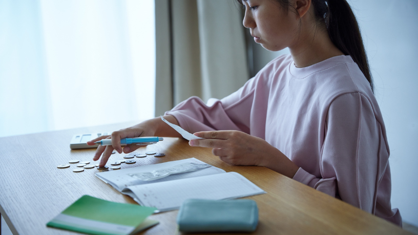 Descubra com Teciomar Ábila como administrar seu primeiro salário e construir uma base financeira sólida.
