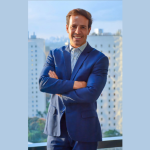 Ian dos Anjos Cunha explora como o pensamento profundo molda, de forma invisível, as decisões que constroem a realidade empresarial.