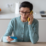 Golpes digitais contra idosos exigem prevenção moderna, e o Sindnapi – Sindicato Nacional dos Aposentados, Pensionistas e Idosos reforça a educação online como principal ferramenta de proteção e autonomia digital.