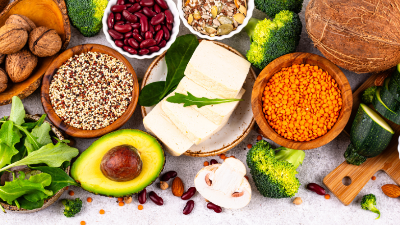 A alimentação plant-based ganha destaque quando Andrey de Oliveira Pontes explica seus principais benefícios e os cuidados essenciais para uma rotina saudável.