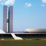 Entre Jurisdição e Política: Desafios do STF na Democracia Contemporânea