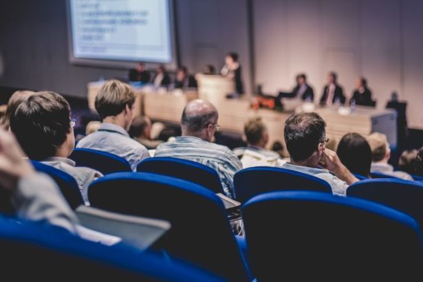 Como a Inteligência Artificial Está Transformando Campanhas Políticas e Desafiando o TSE em 2026