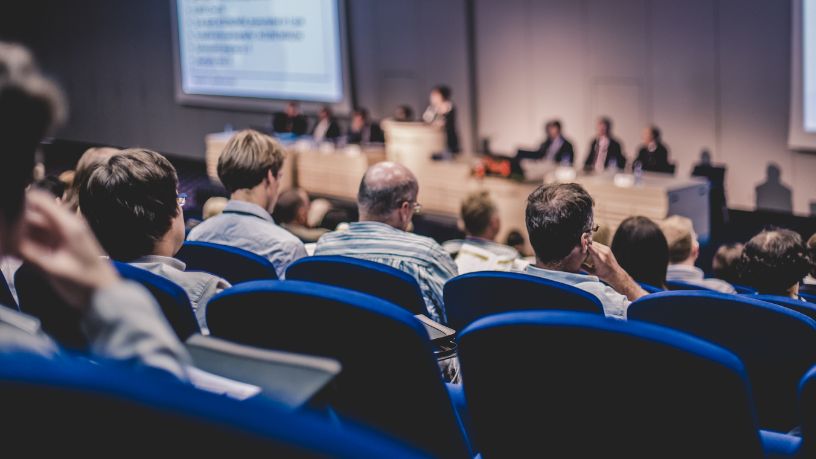 Como a Inteligência Artificial Está Transformando Campanhas Políticas e Desafiando o TSE em 2026