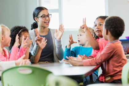 Educação Inclusiva em Niterói: Como a Ampliação das Políticas Públicas Pode Transformar o Futuro dos Estudantes